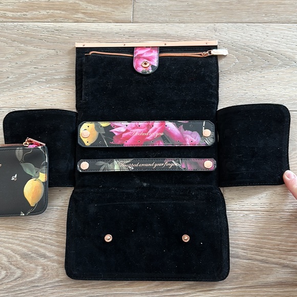 Ted Baker London Citrus Bloom Travel Jewelry Roll Holder - Picture 7 of 10